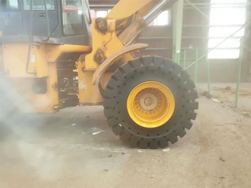 Pabrik Kaca ing Brazil nggunakake Ban Solid 23,5-25